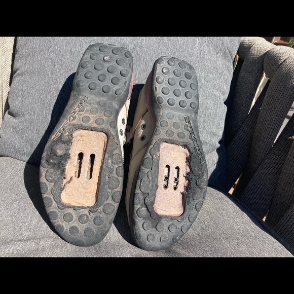 Five Ten women’s Kestrel Mountain bike shoe, W 8.5 - Picture 2 of 2